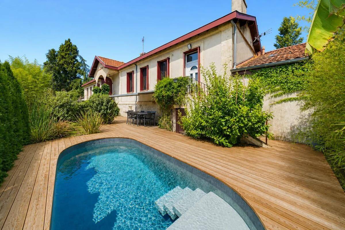 Maison 5 pièces 160 m² · à Blanquefort · 160 m² · 539 900 €