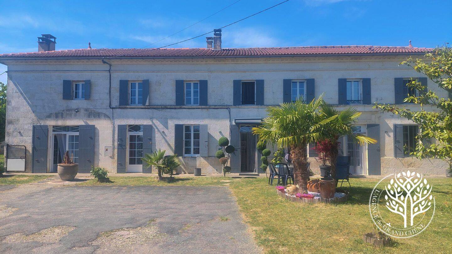 Maison 11 pièces 302 m² · à Tesson · 302 m² · 499 000 €