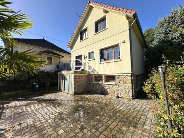 Maison à louer 3 500 € 6 pièces 4 chambres 152 m² 370 m² de terrain La Celle St Cloud 78170