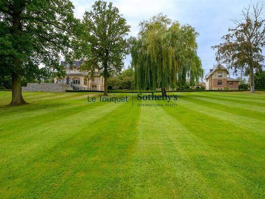 Château à vendre 2 600 000 € 13 pièces 4 chambres 500 m² 16 000 m² de terrain Mérignies 59710