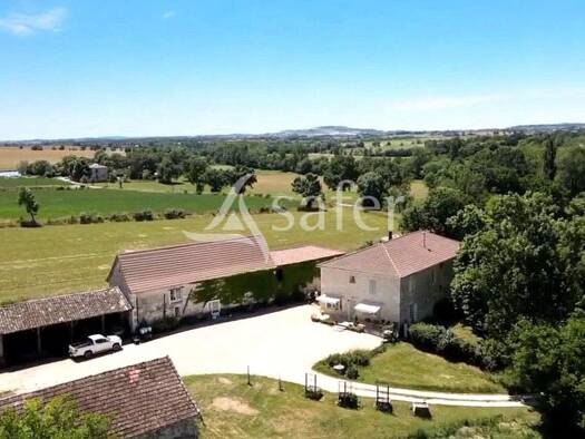 Maison à vendre 575 000 € 15 pièces 7 chambres 373 m² 33 042 m² de terrain Caussade 82300