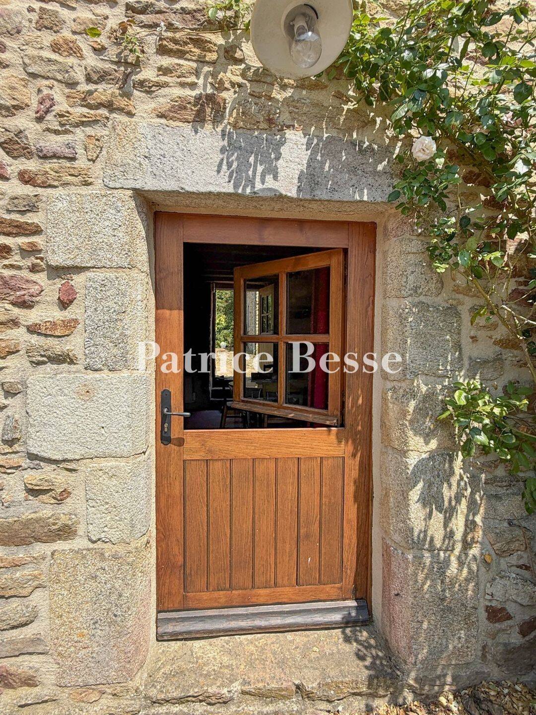 Maison 13 pièces 418 m² · à Ambon · 418 m² · 1 248 000 €