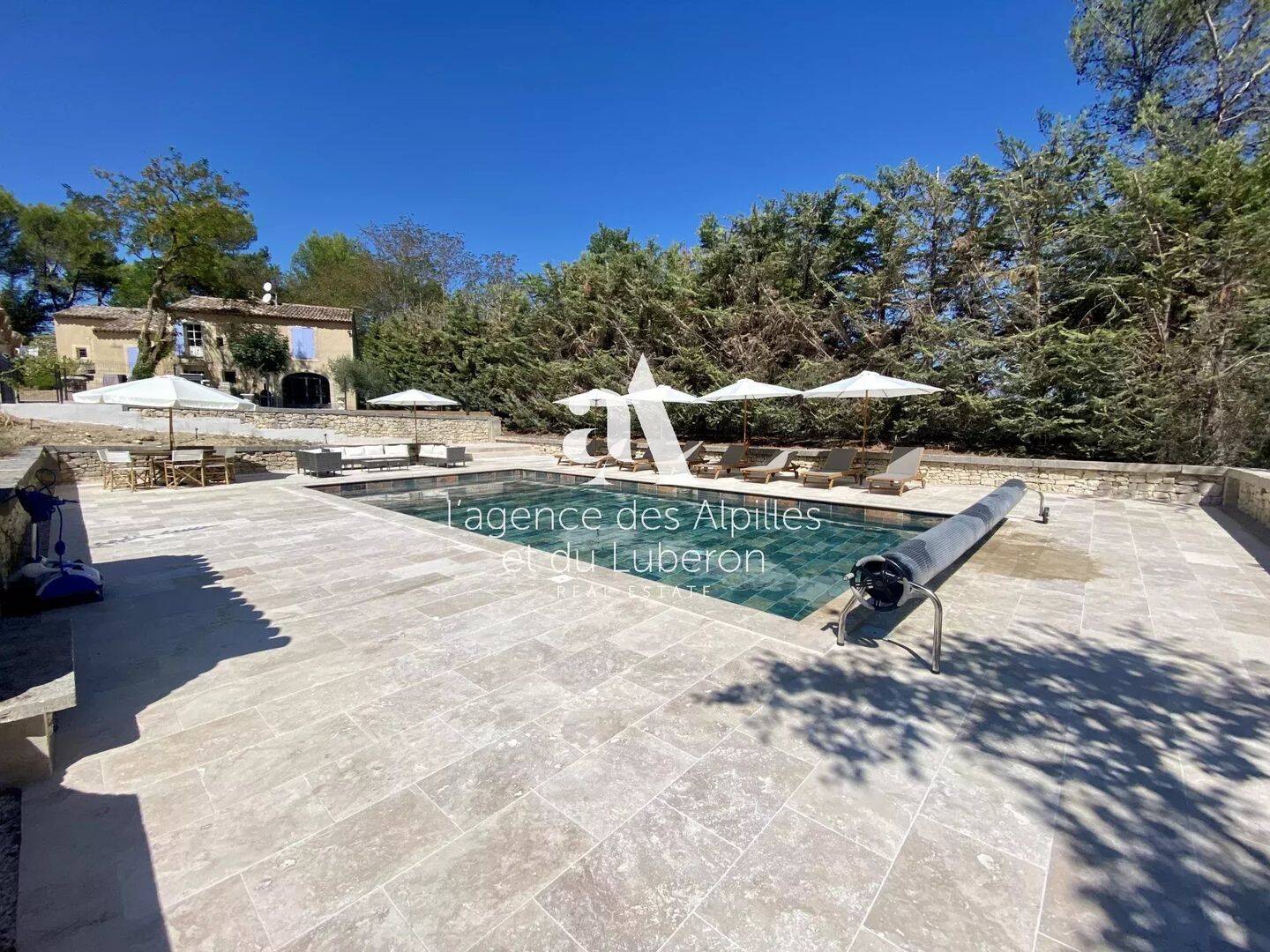 Maison 7 pièces 208 m² · à Oppède · 208 m² · 1 150 000 €