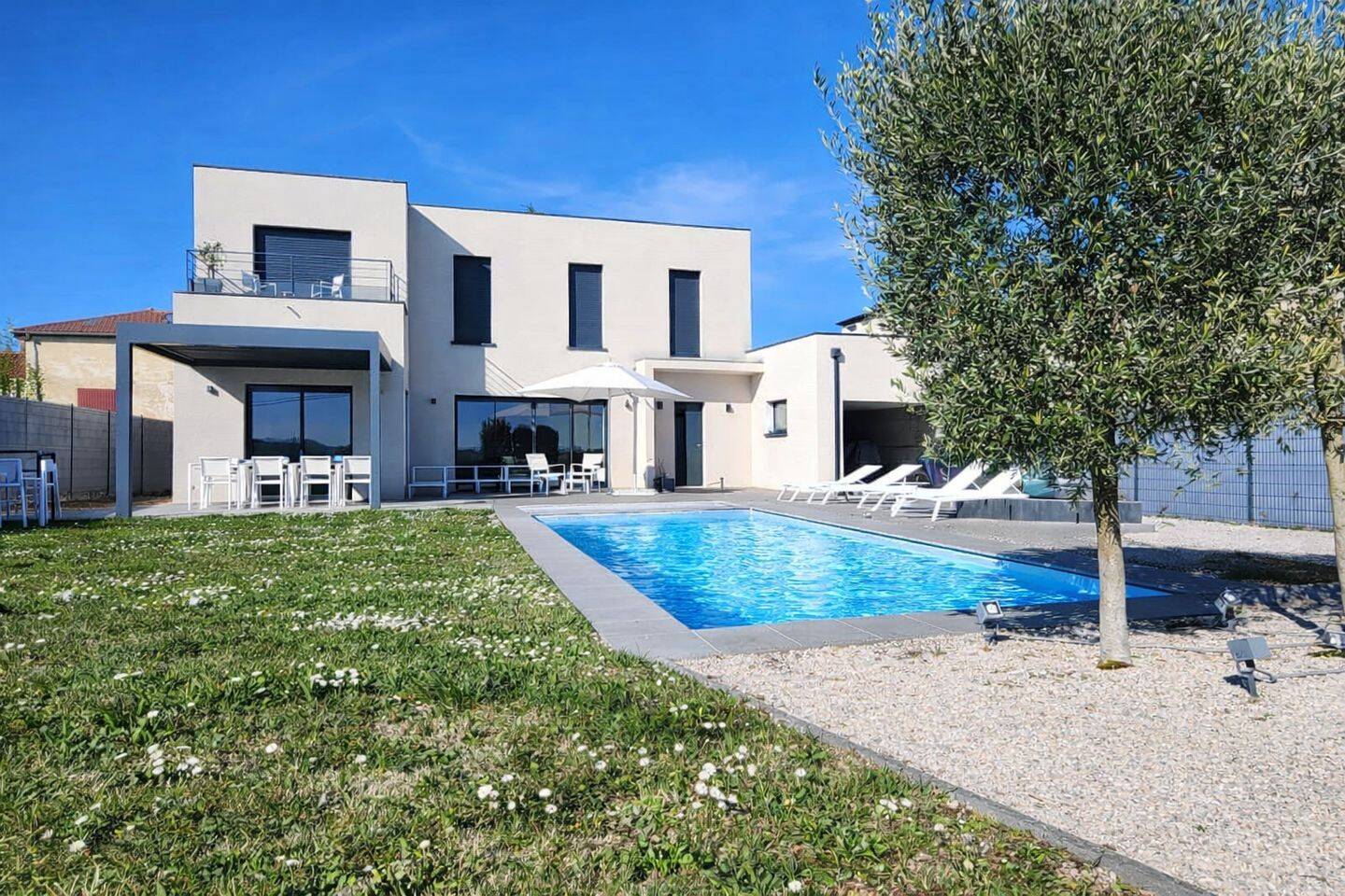 Maison 6 pièces 190 m² · à La Tour-de-Salvagny · 190 m² · 859 000 €
