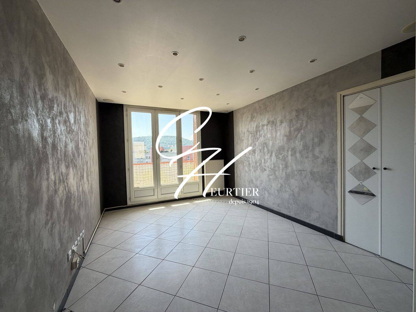 Appartement 3 pièces 60 m² · à Échirolles · 60,1 m² · 99 000 €