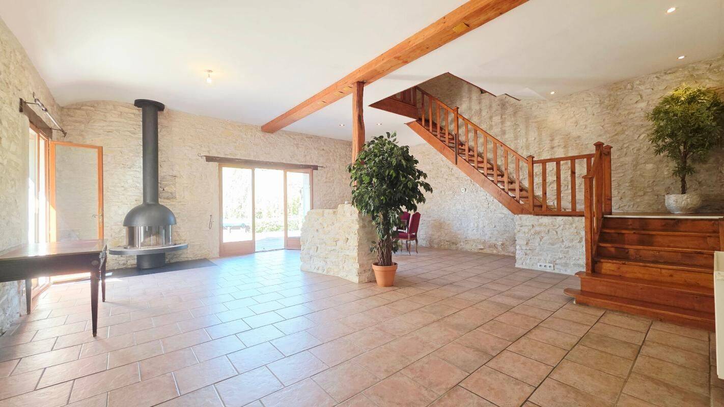 Maison 6 pièces 165 m² · à Civray · 165,3 m² · 239 900 €