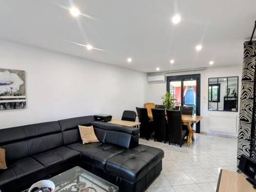 Pavillon à vendre 340 000 € 4 pièces 3 chambres 82 m² 273 m² de terrain Les Arboras Grigny 69520