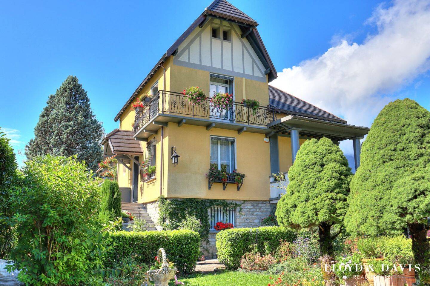 Maison 8 pièces 212 m² · à Saint-Pierre-d'Albigny · 212 m² · 595 000 €