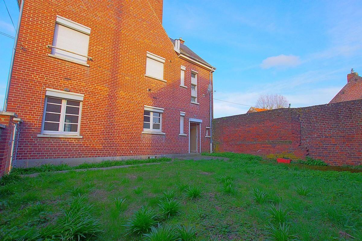 Maison 5 pièces 122 m² · à Nesle · 122,4 m² · 103 000 €