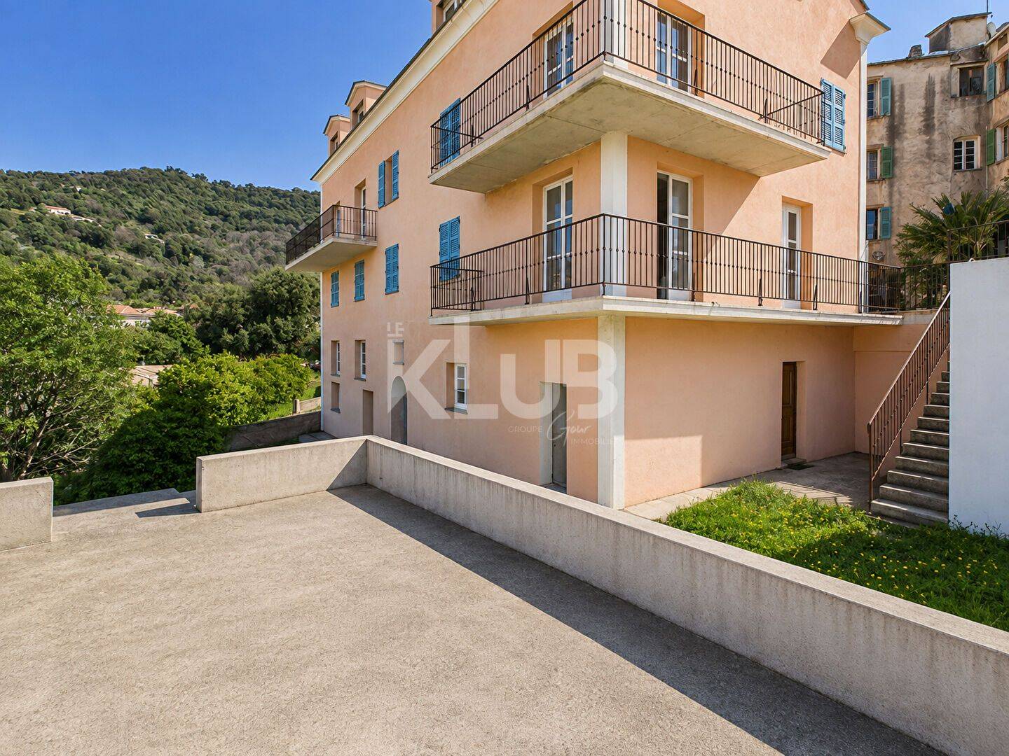 Maison 8 pièces 460 m² · à Oletta · 460 m² · 799 000 €