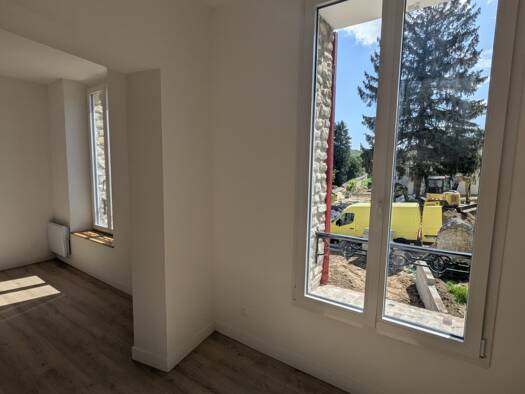 Appartement à louer 900 € 3 pièces 1 chambre 38 m² Étage 1/2 Le Bourg et le Hameaux Beynes 78650