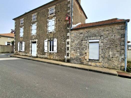 Maison à vendre 128 000 € 6 pièces 4 chambres 142 m² 997 m² de terrain Charmé 16140