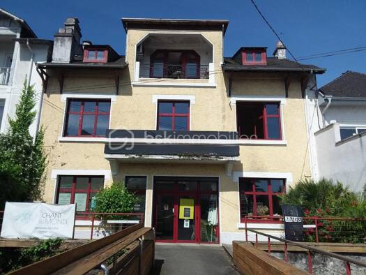 Immeuble à vendre 420 000 € 300 m² Nay 64800