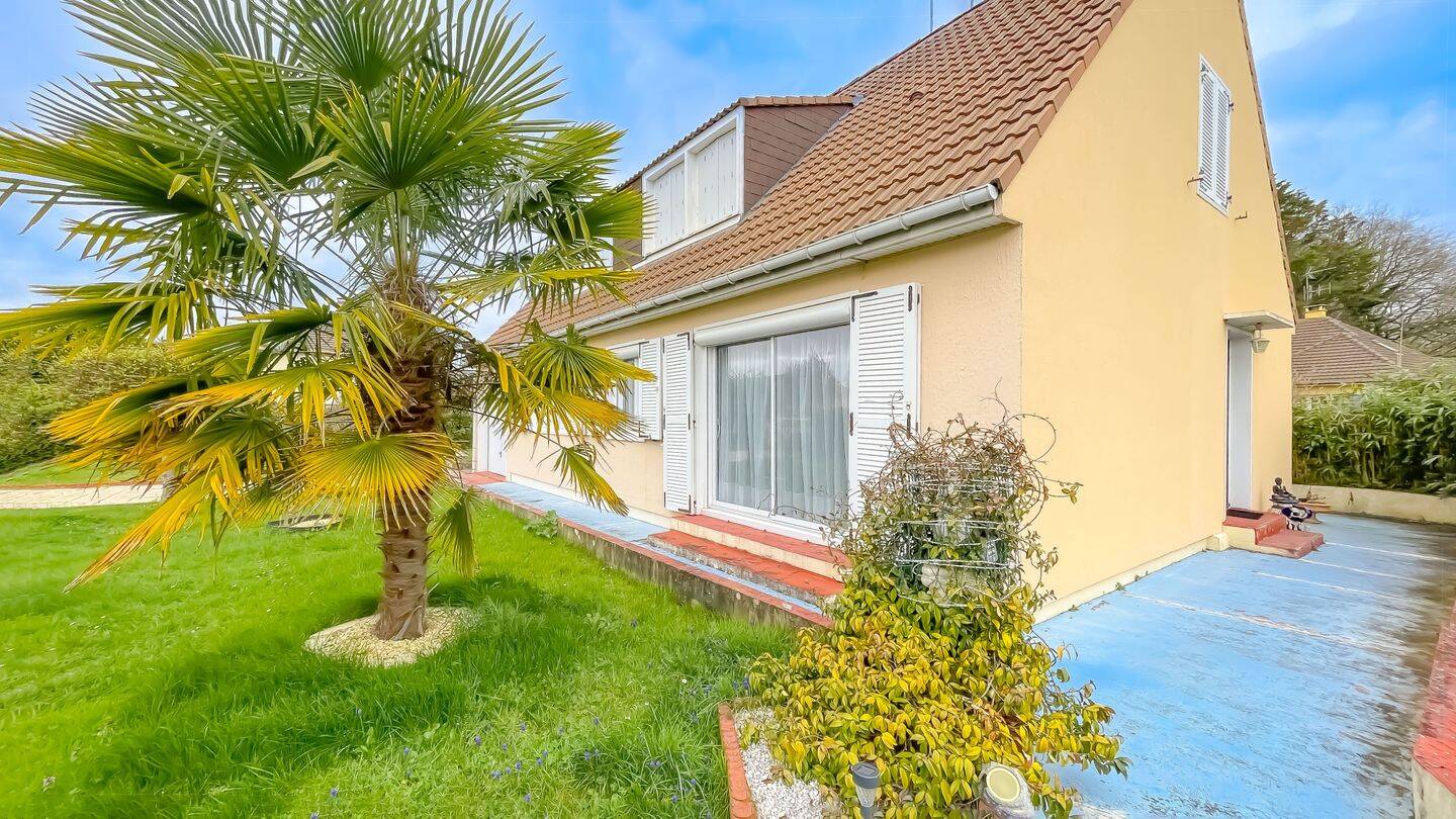 Maison 7 pièces 128 m² · à Yvré-l'Évêque · 127,7 m² · 250 800 €