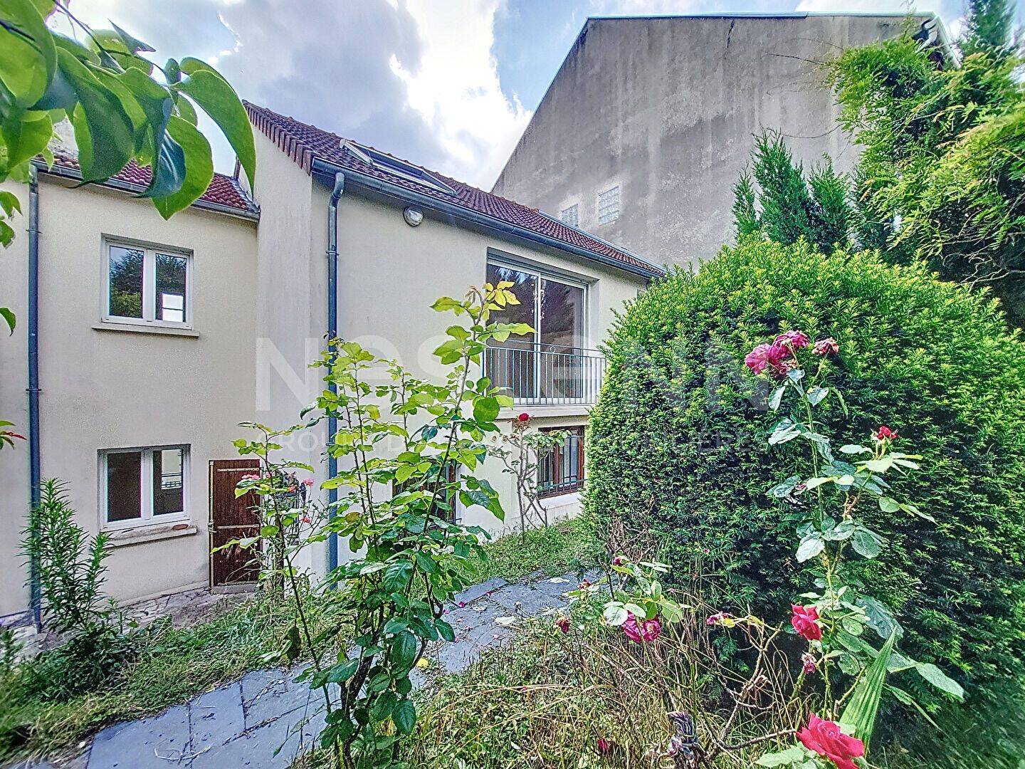 Maison 7 pièces 131 m² · à Saint-Cyr-l'École · 131 m² · 2 001 €