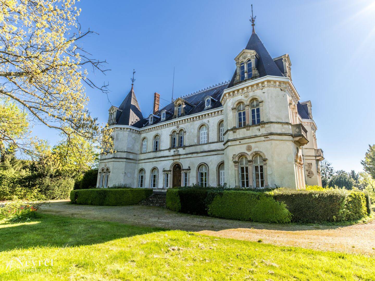 Maison 15 pièces 700 m² · à Villefranche-sur-Saône · 700 m² · 2 100 000 €
