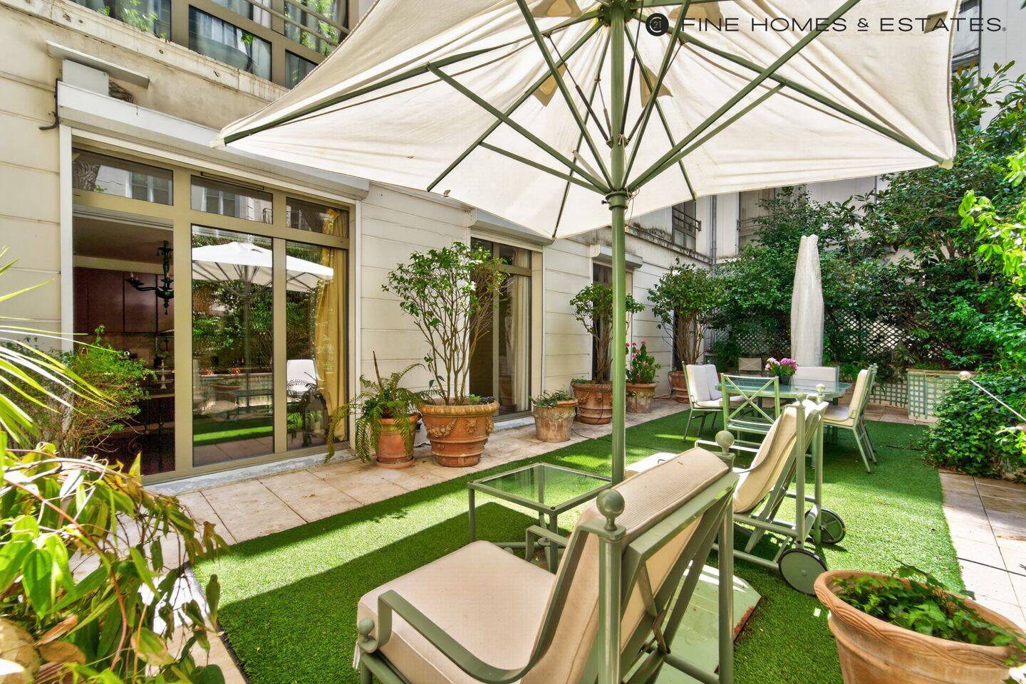 Appartement 5 pièces 121 m² · à Paris 6ème Arrondissement · 121,1 m² · 3 400 000 €