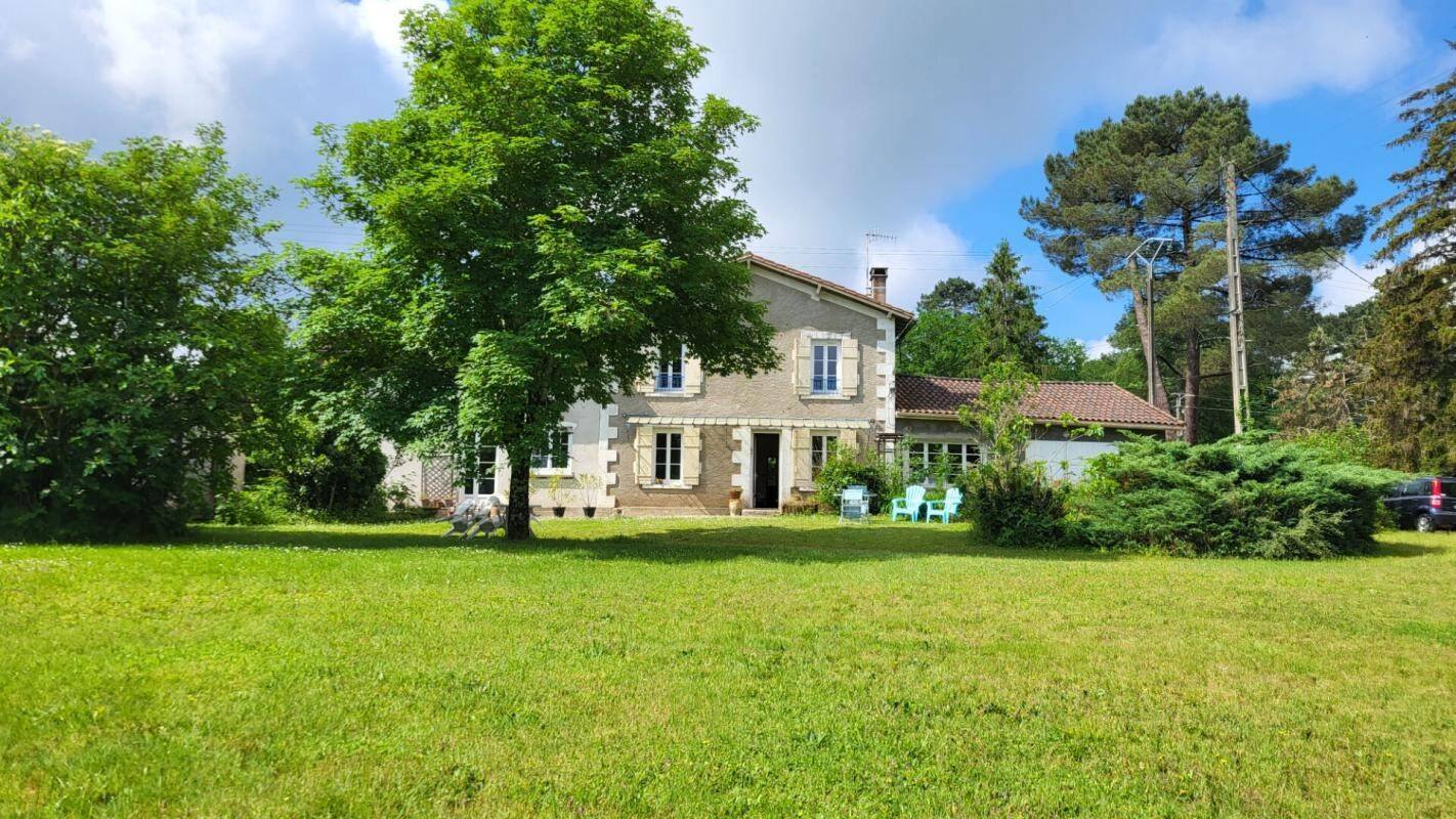 Maison 6 pièces 143 m² · à Mussidan · 143 m² · 186 000 €