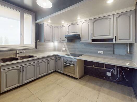 Appartement à louer 1 125 € 3 pièces 2 chambres 64 m² Étage 7/7 Rue de Gravigny Chilly-Mazarin 91380