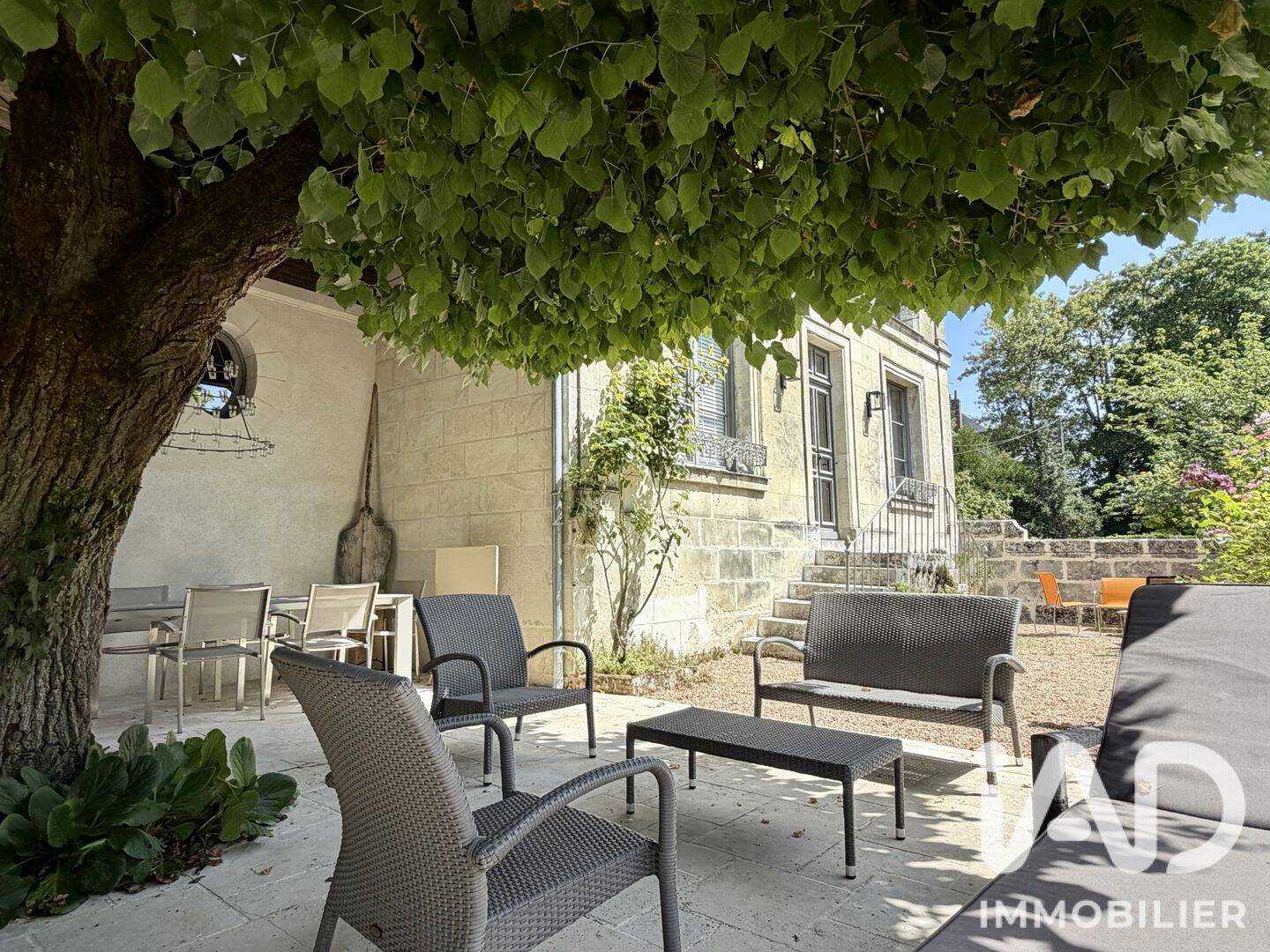 Maison 9 pièces 299 m² · à Cinq-Mars-la-Pile · 299 m² · 749 900 €