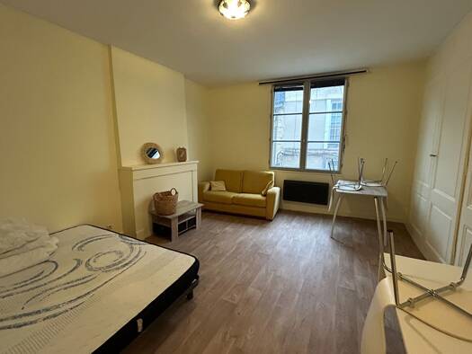 Appartement à louer 490 € 1 pièce 33 m² Étage 2/3 Trois Quartiers-Centre Ville Poitiers 86000