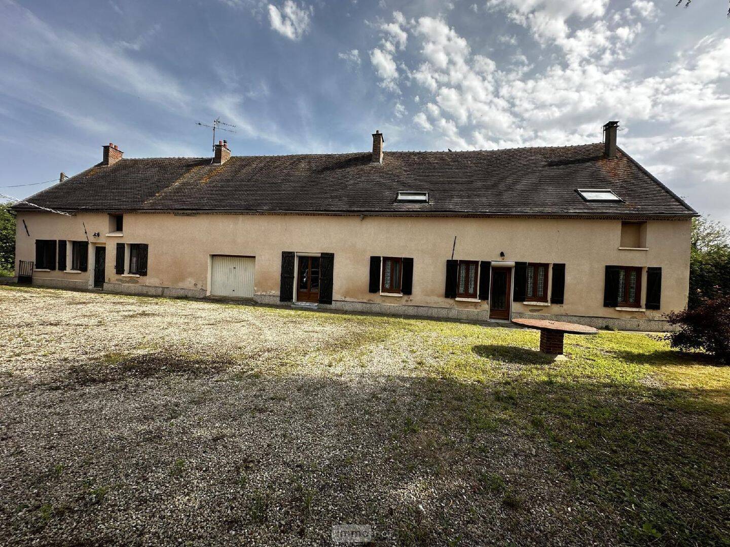 Maison 14 pièces 290 m² · à La Celle-Saint-Cyr · 290 m² · 188 000 €
