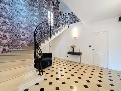 Maison à louer 6 040 € 10 pièces 4 chambres 234 m² 2 500 m² de terrain Noisy-le-Roi 78590