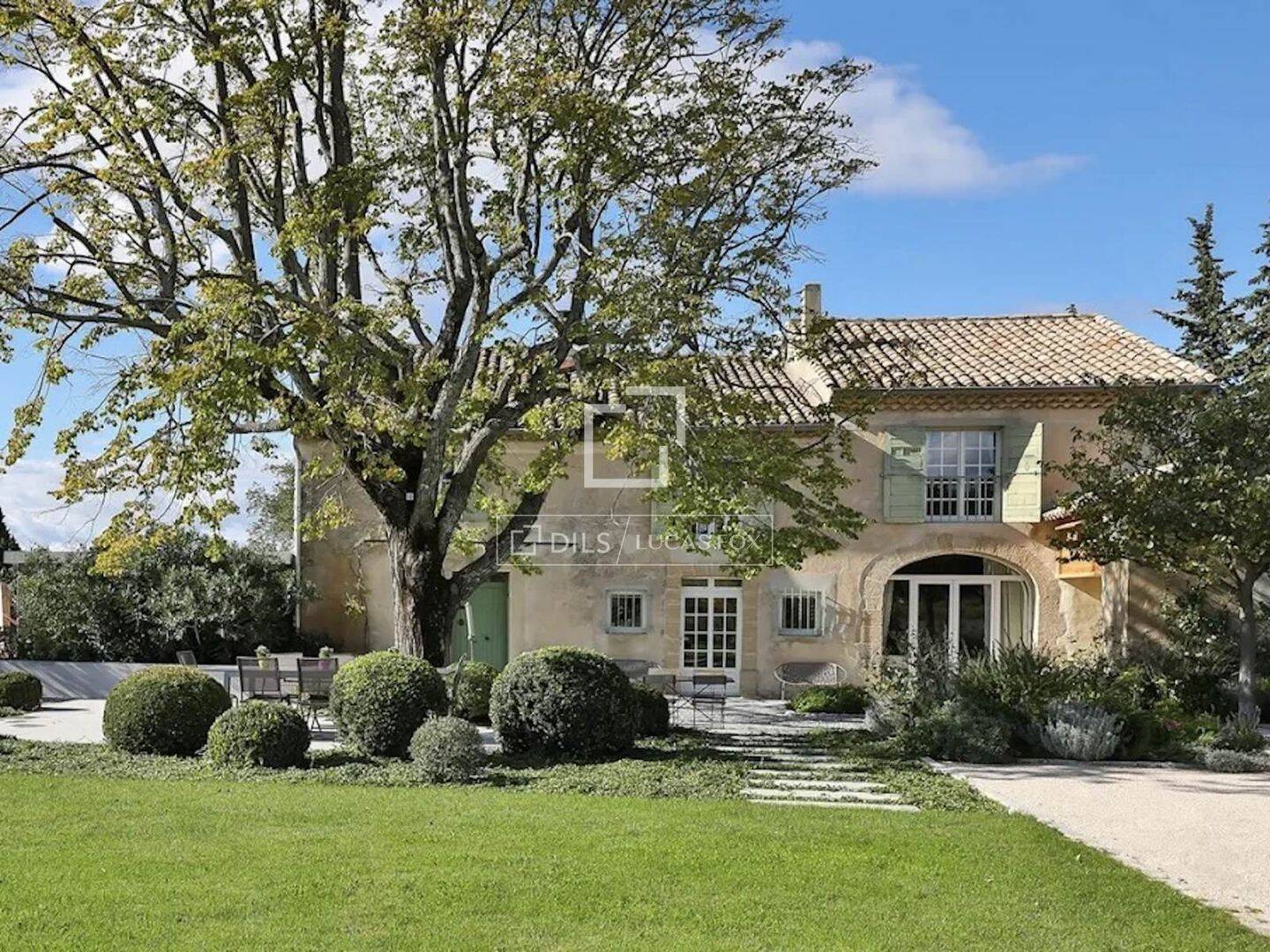 Maison 7 pièces 363 m² · à Sainte-Cécile-les-Vignes · 363 m² · 1 965 000 €