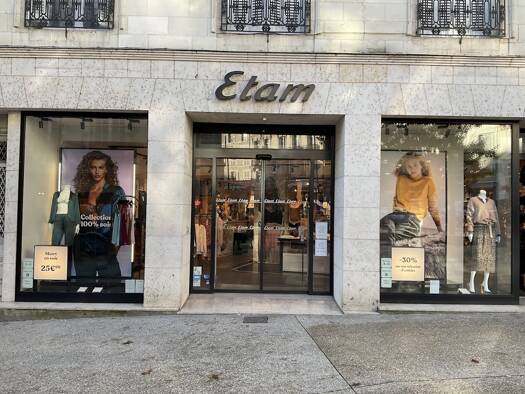 Boutique à louer 7 917 € 205 m² de surface de vente Centre Ville Blois 41000