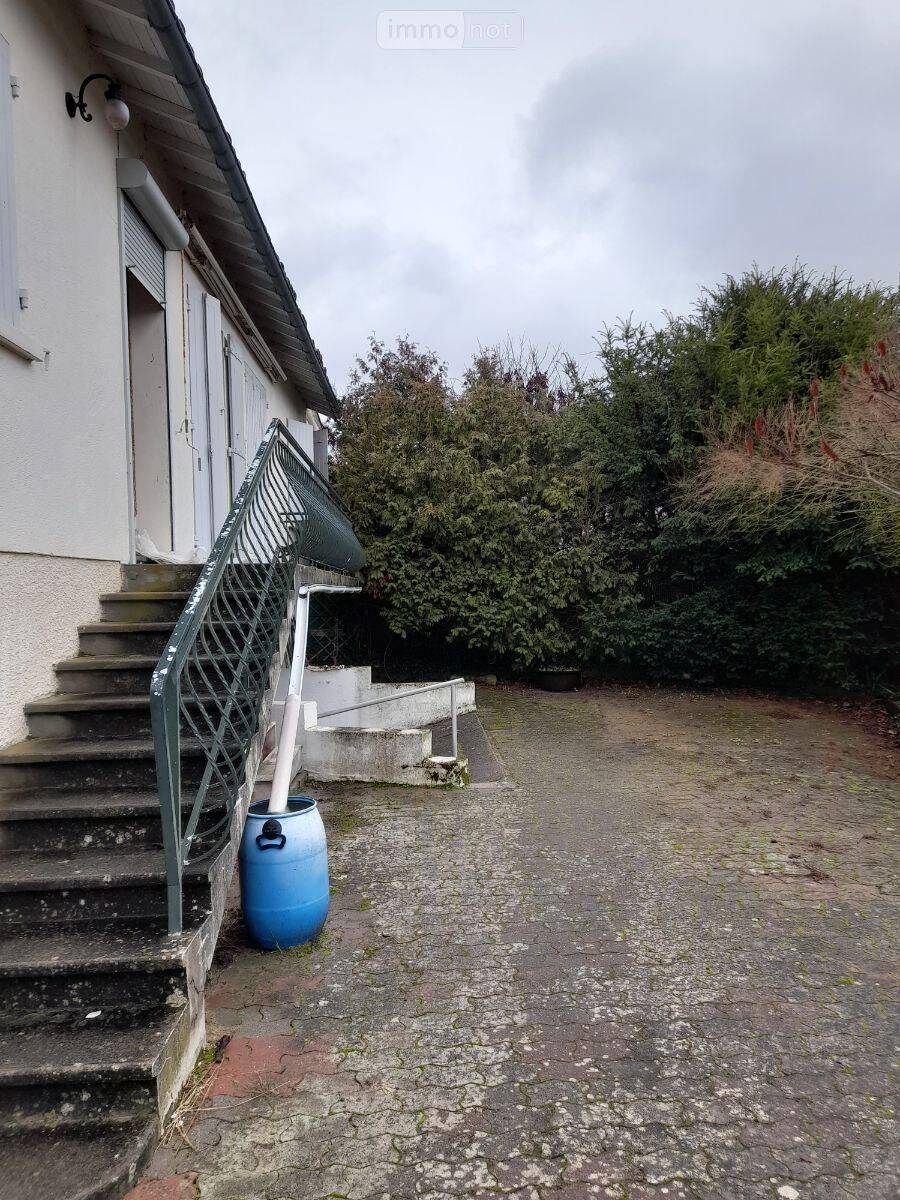 Maison 10 pièces 140 m² · à Moncontour · 140 m² · 70 000 €