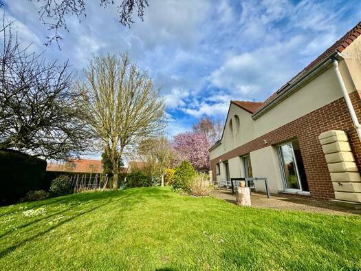 Maison à vendre 569 900 € 9 pièces 7 chambres 220 m² 850 m² de terrain Salouël 80480