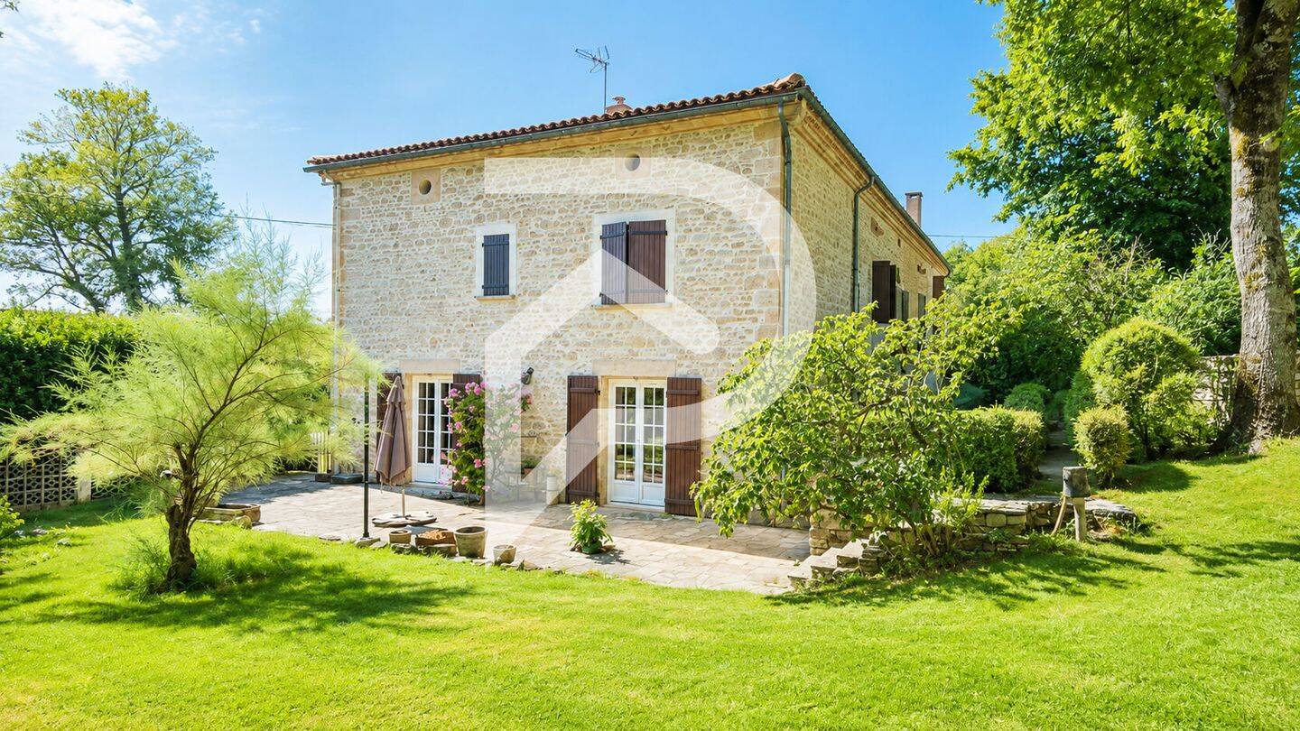 Maison 8 pièces 313 m² · à Lombers · 313 m² · 335 000 €