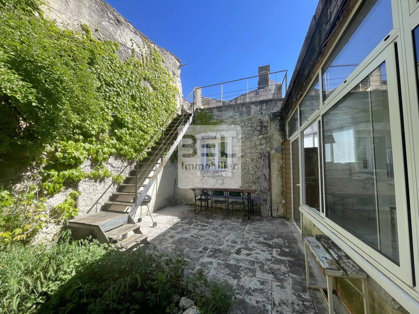 Appartement 7 pièces 111 m² · à Suze-la-Rousse · 110,6 m² · 278 000 €