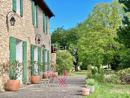 Maison à vendre 1 325 000 € 8 pièces 6 chambres 225 m² Secteur Sud Pernes-les-Fontaines 84210
