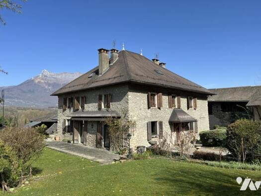 Maison à vendre 555 000 € 10 pièces 6 chambres 362 m² 8 138 m² de terrain Chamoux-sur-Gelon 73390