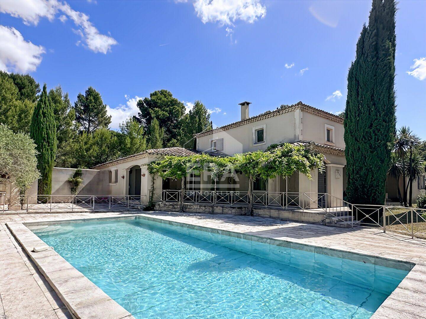 Maison 8 pièces 242 m² · à Maussane-les-Alpilles · 242 m² · 1 795 000 €