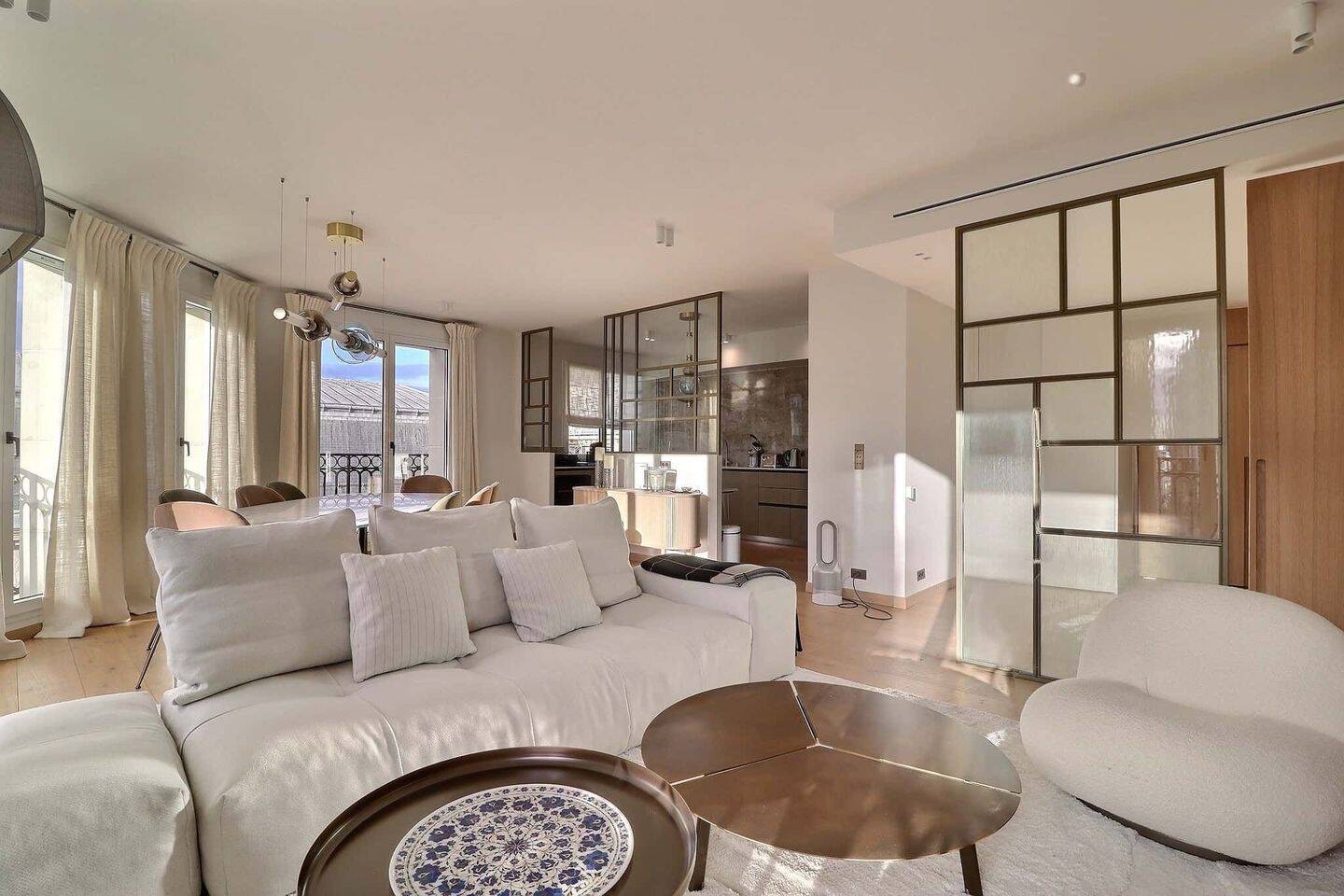 Appartement 3 pièces 119 m² · à Paris 15ème Arrondissement · 119 m² · 8 140 €