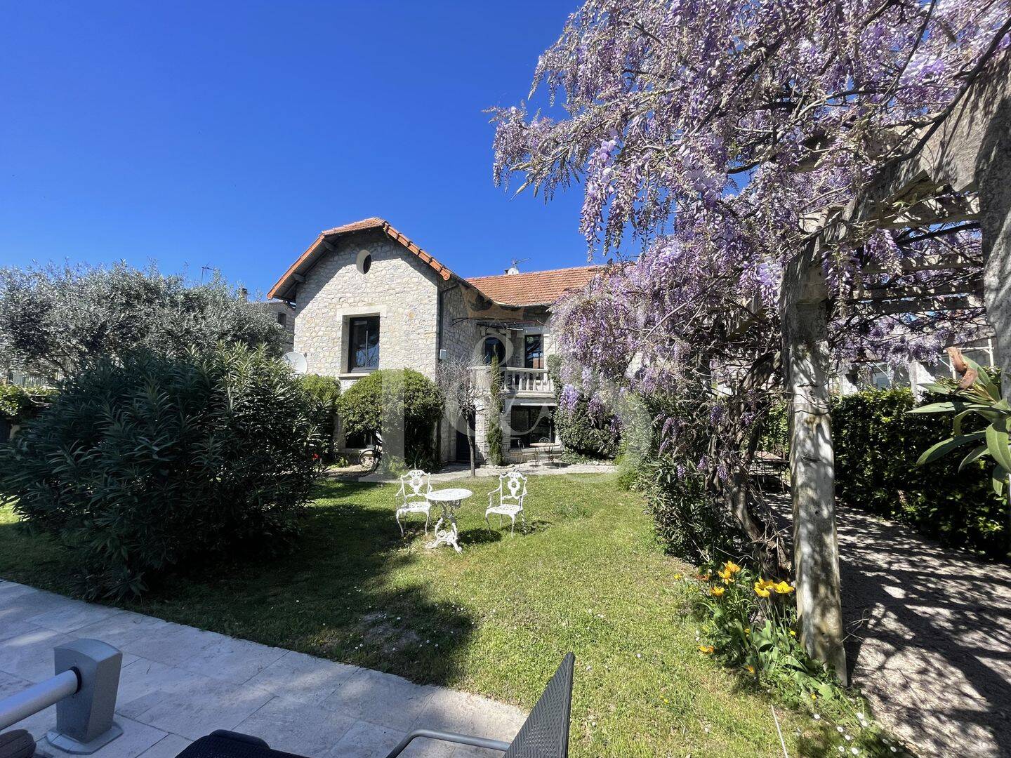 Maison 10 pièces 204 m² · à Vaison-la-Romaine · 204 m² · 625 000 €