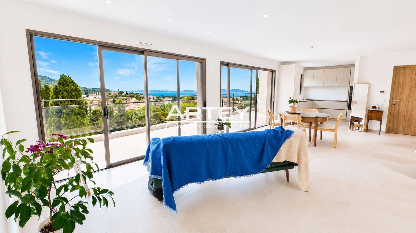 Appartement 4 pièces 94 m² · à Carqueiranne · 93,6 m² · 980 000 €
