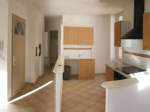 Appartement à louer 625 € 3 pièces 2 chambres 73 m² Étage 1/1 Hérépian 34600