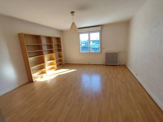 Appartement à louer 450 € 1 pièce 1 chambre 35 m² 2 étages Mairie-Kerzourat-Kerven Landivisiau 29400