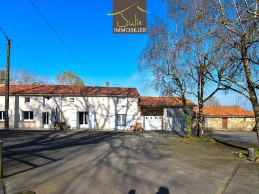 Maison à vendre 168 000 € 6 pièces 3 chambres 224 m² 7 769 m² de terrain Saint-André-sur-Sèvre 79380