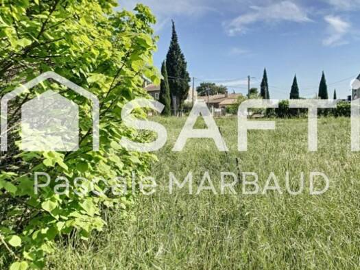 Terrain constructible viabilisé à vendre 240 000 € 3 425 m² de terrain La Plaine Courthézon 84350