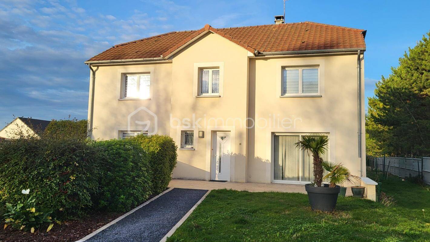 Maison 9 pièces 220 m² · à Isles-sur-Suippe · 220 m² · 449 000 €