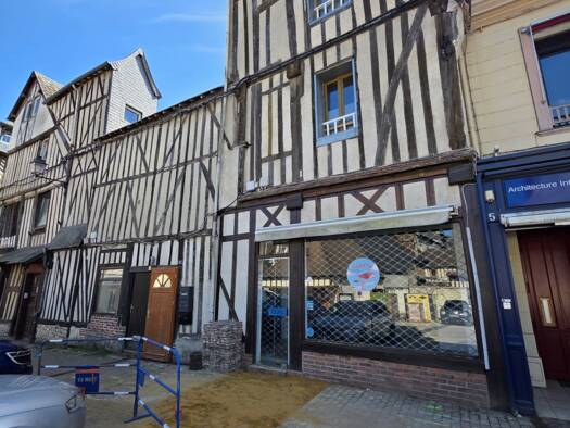 Immeuble à vendre 117 700 € 94 m² Bernay 27300