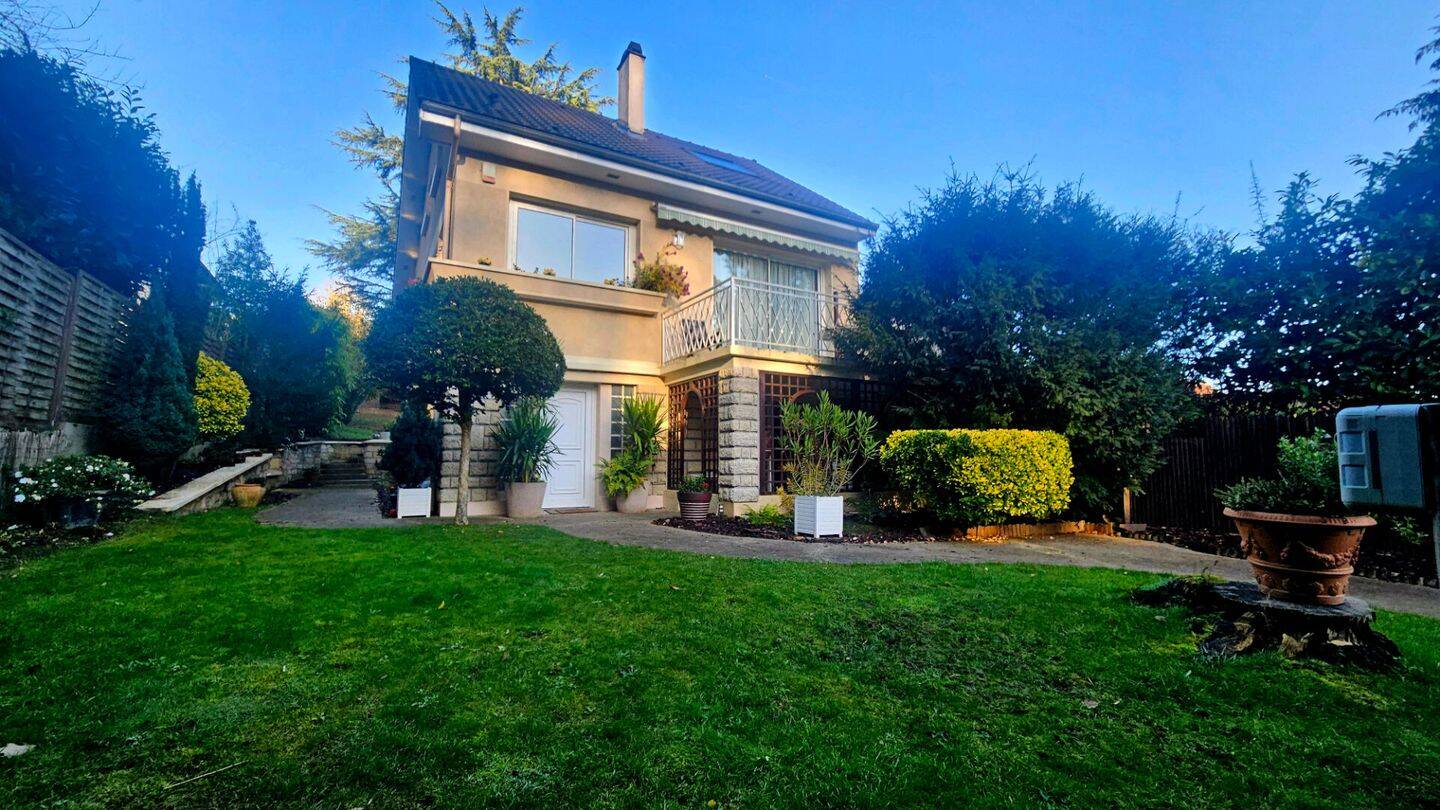 Maison 8 pièces 230 m² · à Louveciennes · 230 m² · 890 000 €
