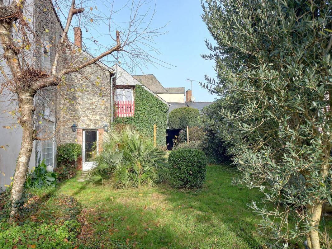 Maison 8 pièces 234 m² · à Soulgé-sur-Ouette · 234 m² · 332 800 €