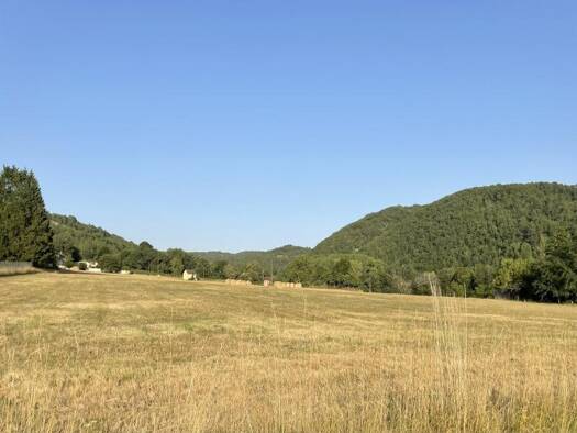 Terrain constructible à vendre 211 000 € 14 935 m² de terrain Castelfranc 46140