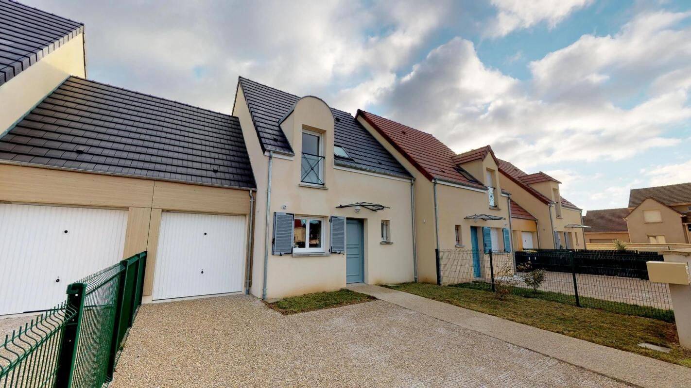 Maison 4 pièces 90 m² · à Morancez · 90 m² · 1 018 €