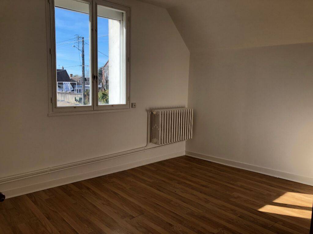 Maison 3 pièces 77 m² · à Saint-Hilaire-Saint-Mesmin · 77 m² · 666 €